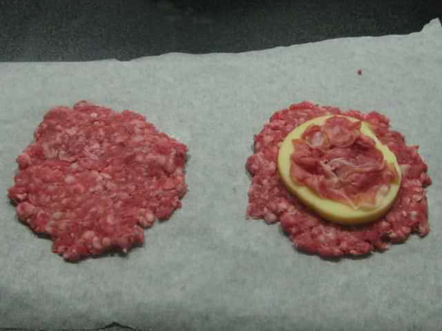 piatto con hamburger alla piastra
