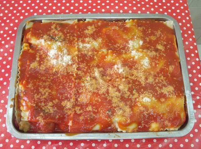 Lasagna napoletana, con ragù, provola e polpette.