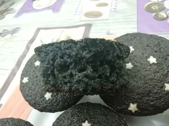 muffin al carbone vegetale, una deliziosa cura per il nostro apparato gastrointestinale